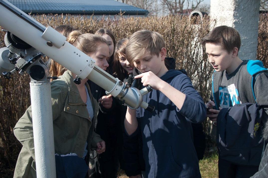 Sonnenfinsternis Kinder am Telementor