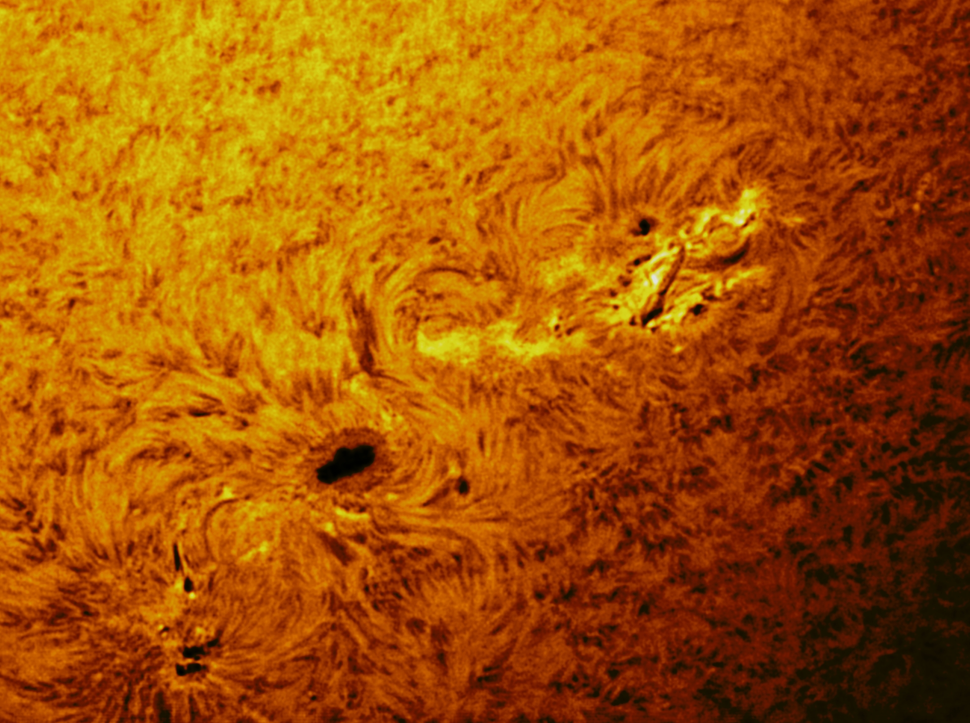 Detail Sonnenoberfläche mit schwarzem Fleck und verschiedene Wirbel